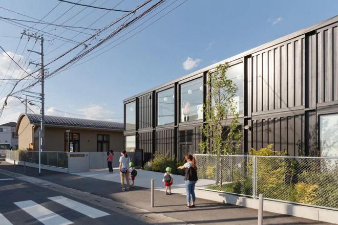 日本OA幼儿园：创新集装箱建筑引领教育空间新潮流(图2)