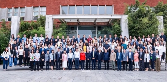 多元开放 协同共享方正电子承建外研社人文社科多语种国际出版平台——HSS Online隆重发布！(图7)