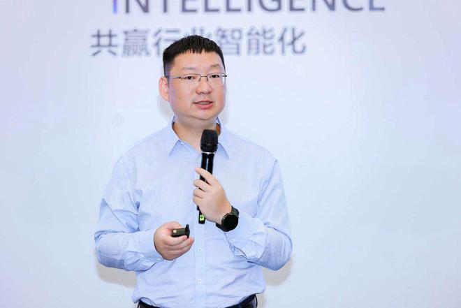 2024华为全联接大会举办CodeArts盘古助手开启智能化软件研发新范式