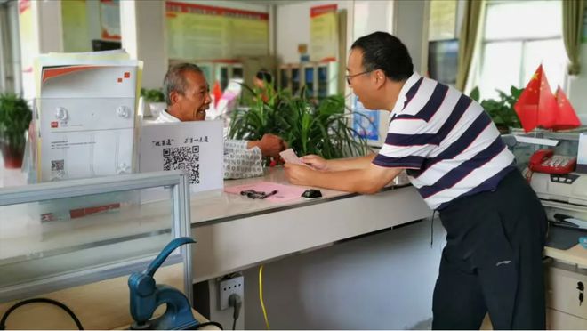 阜阳阜南：张家岱十年守窗口甘当服务兵