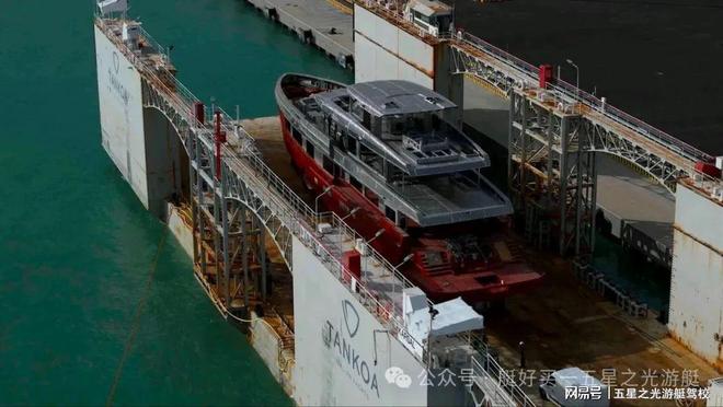 第三艘 Tankoa T450 超级游艇抵达热那亚造船厂总部进行舾装(图1)