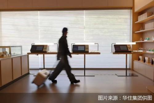 2025深蓝智库｜店长都用数字人昔日“人力密集型”酒店业全面转型“人机协同”(图2)