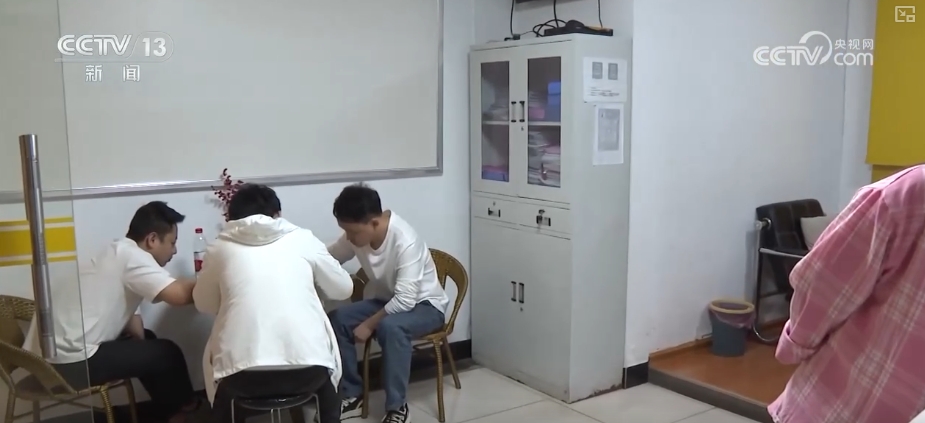 “县域经济发展+数字技术迭代+拓展新业态”多维发力 新就业形态劳动者规模扩大(图1)