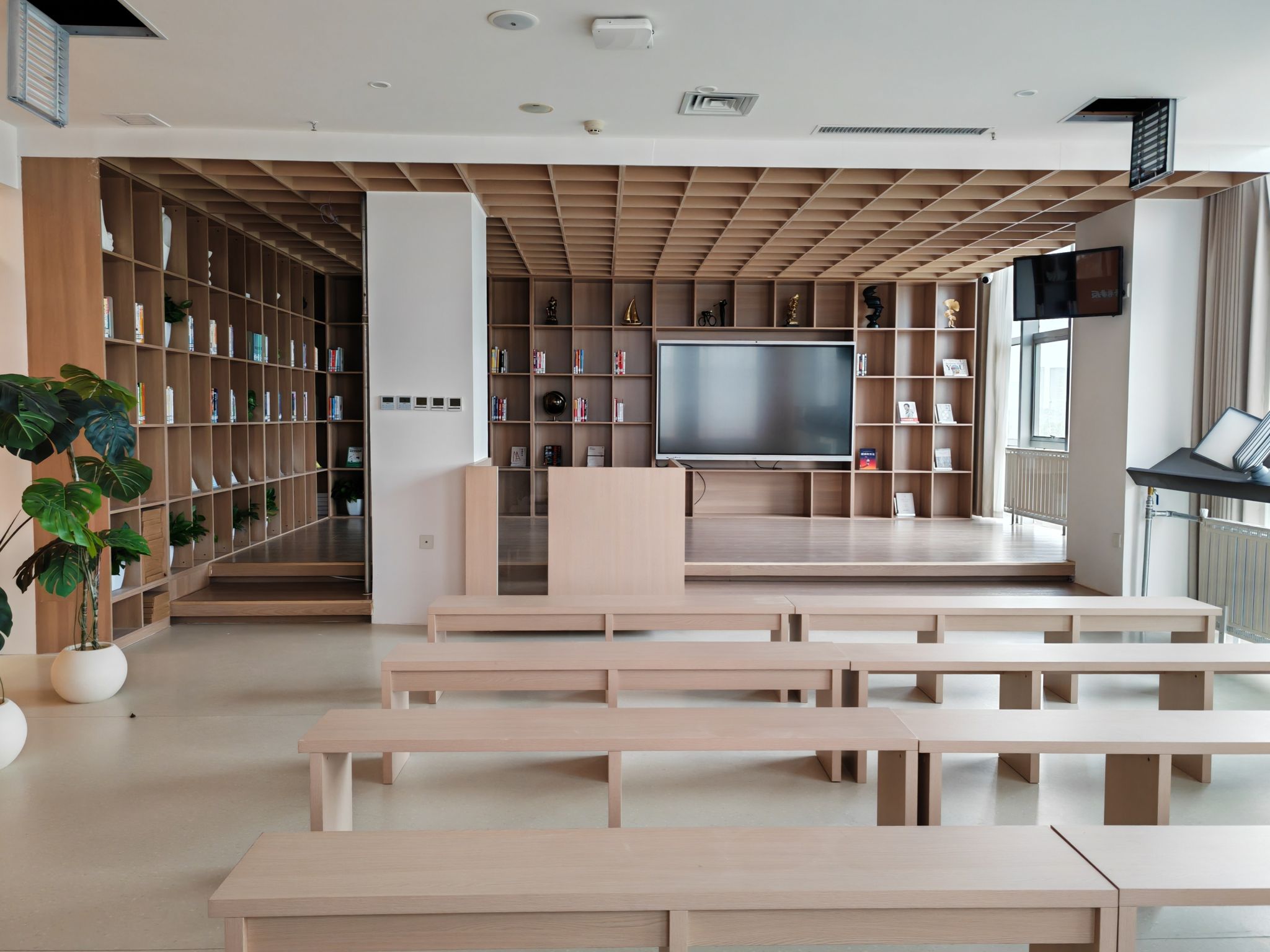 关于图书馆未来学习中心正式开放OA系统预约申请的通知