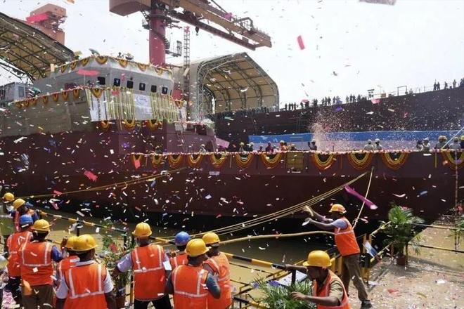 印度砸1万亿造核动力航母扬言领先福建舰十年！剑指印度洋霸主