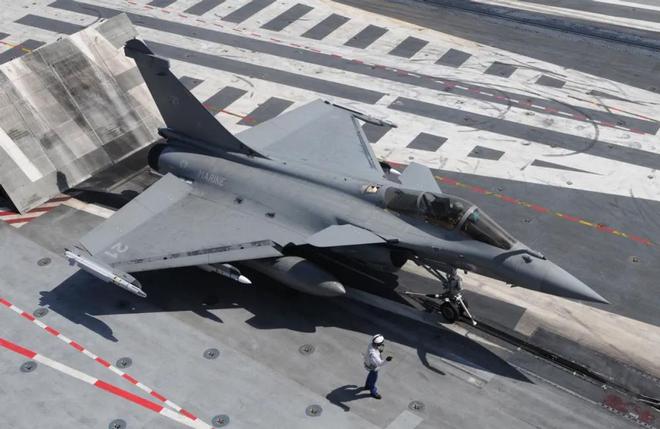 印度砸1万亿造核动力航母扬言领先福建舰十年！剑指印度洋霸主(图6)