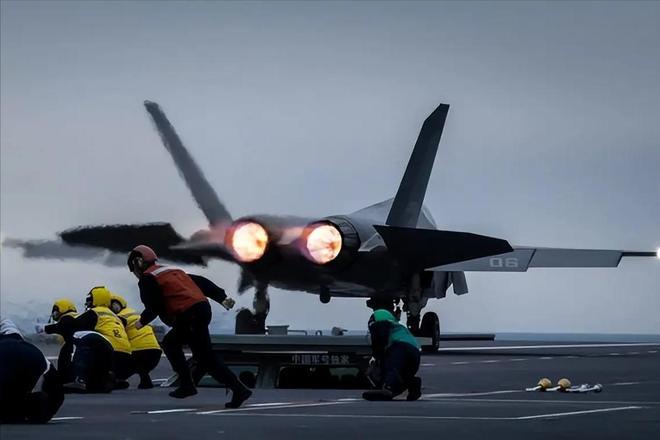 印度砸1万亿造核动力航母扬言领先福建舰十年！剑指印度洋霸主(图15)