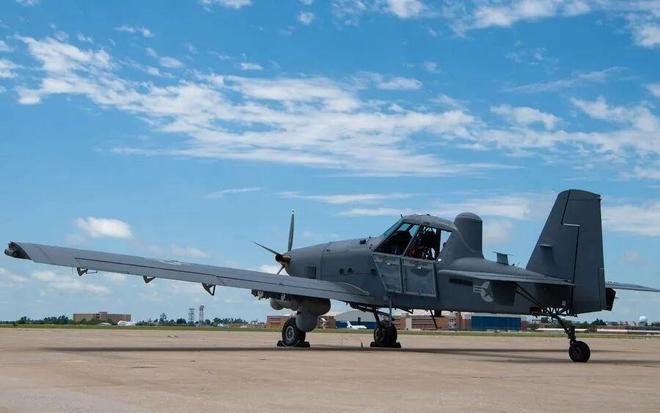 美国空军OA-1K攻击机安装步枪瞄准镜原来是为了对准头显(图6)