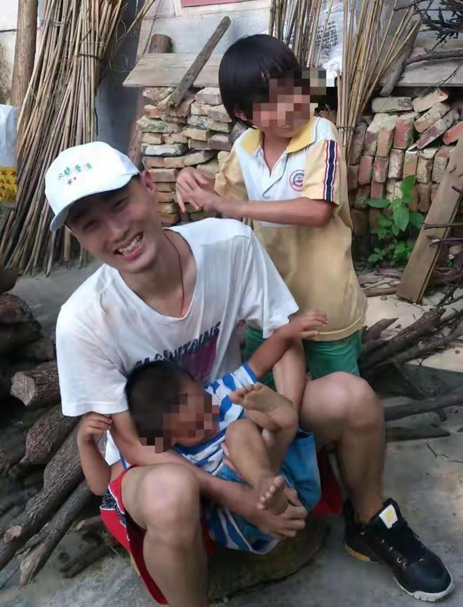 32岁程序员猝死当天5次访问公司OA系统抢救期间还被拉入工作群