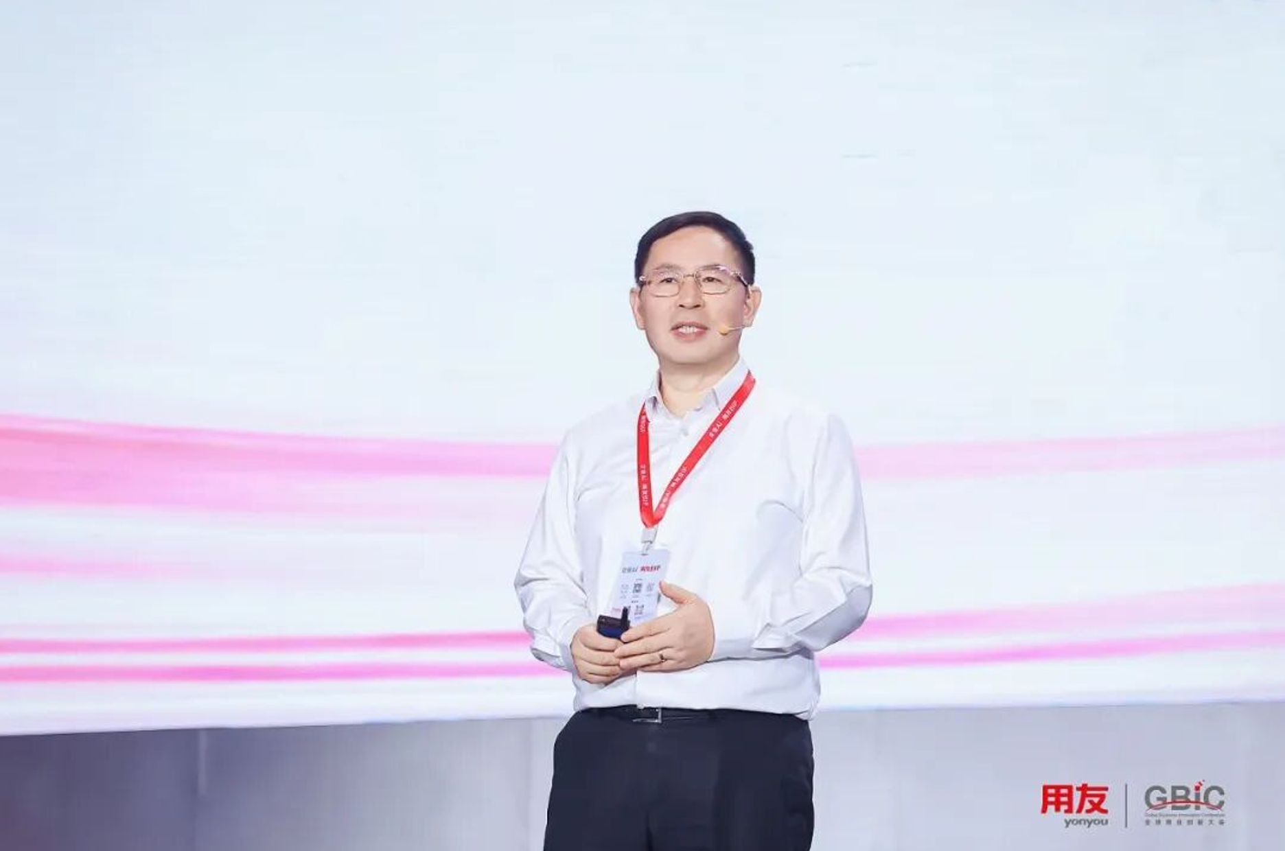 用友战略升维从企业软件到企业AI焕新发展(图2)